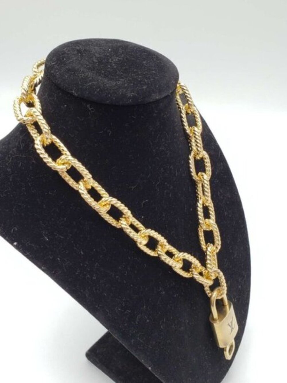Gold-Plated Necklace with Authentic Louis Vuitton Padlock - Picture 3 of 11